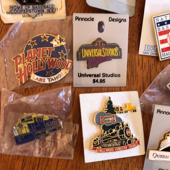 30 Collectable Pin Backs/ Badges - Picture 13 of 16